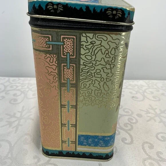 Home Made Ginger Wafers Tin Box Famous Biscuit Co. Collectible Storage Container - Picture 2 of 7